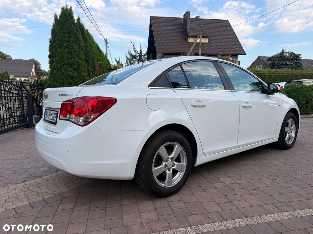 Chevrolet Cruze 1.6 - 5