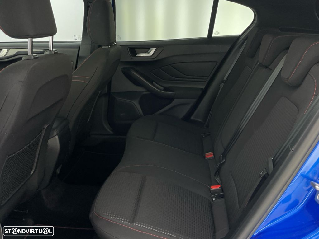 Ford Focus 1.0 EcoBoost MHEV ST-Line X - 12