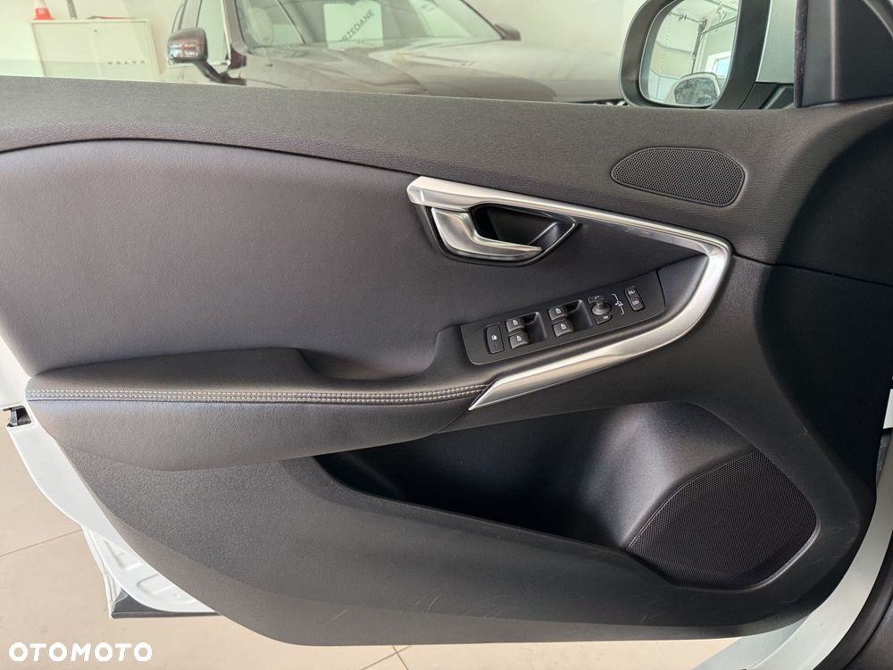 Volvo V40 T3 Drive-E R-Design Momentum - 15