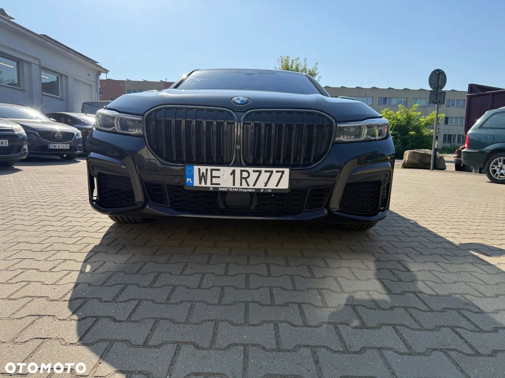 BMW Seria 7 750i xDrive sport - 9