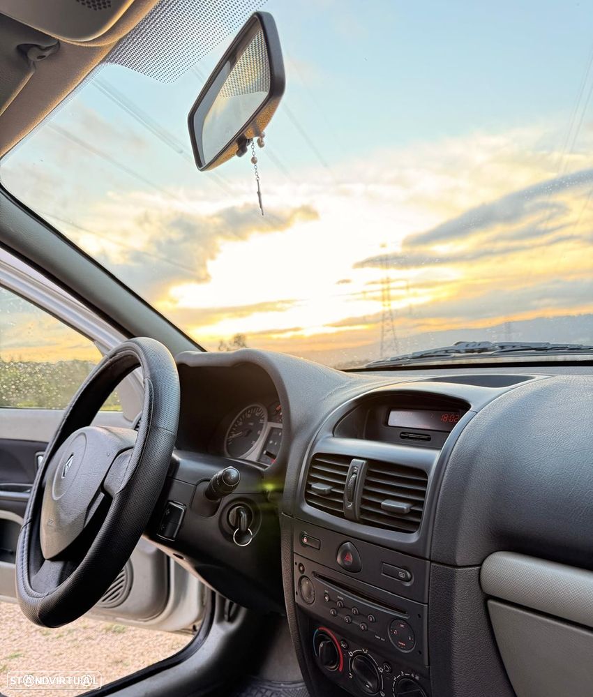 Renault Clio 1.4 16V Privilège - 6