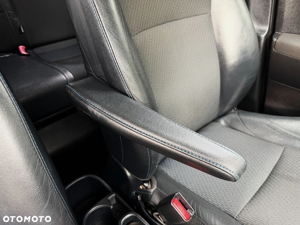 Toyota Yaris Hybrid 100 Premium - 36