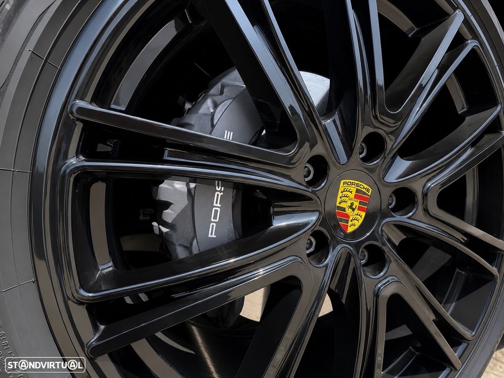 Porsche Taycan Cross Turismo 4 - 9