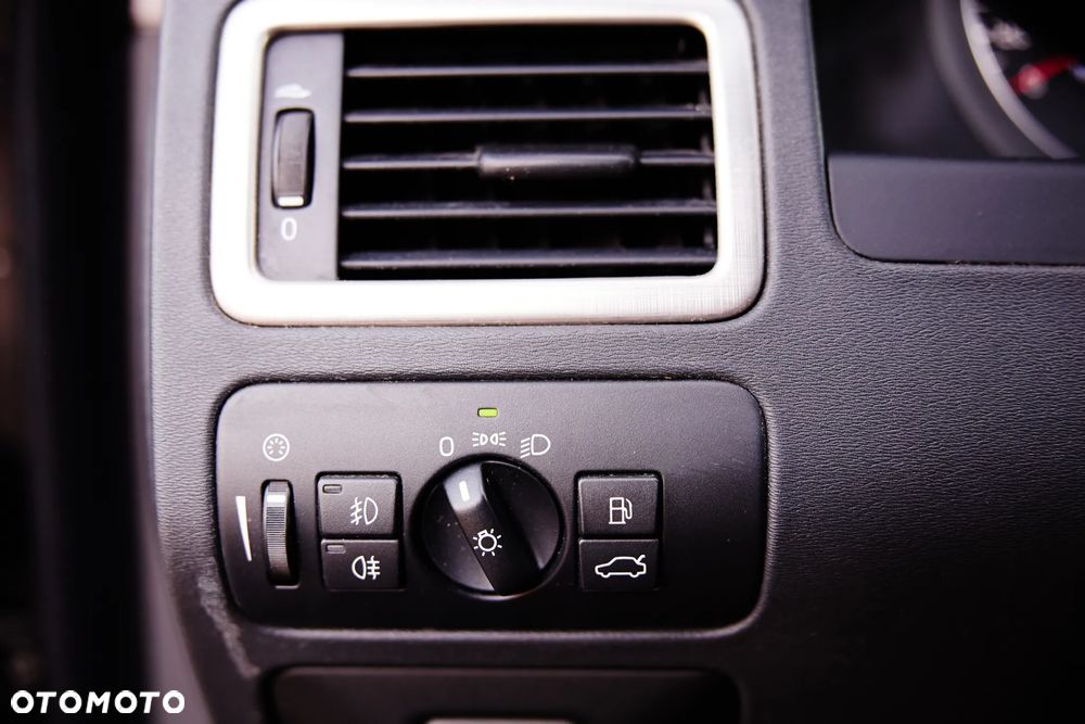 Volvo V70 2.5T Momentum - 14