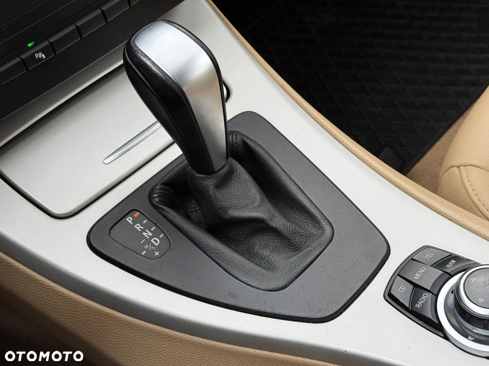 BMW Seria 3 318d Touring Sport Line - 22