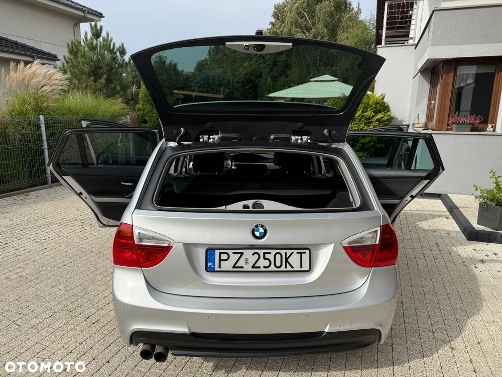 BMW Seria 3 325xi Touring - 13