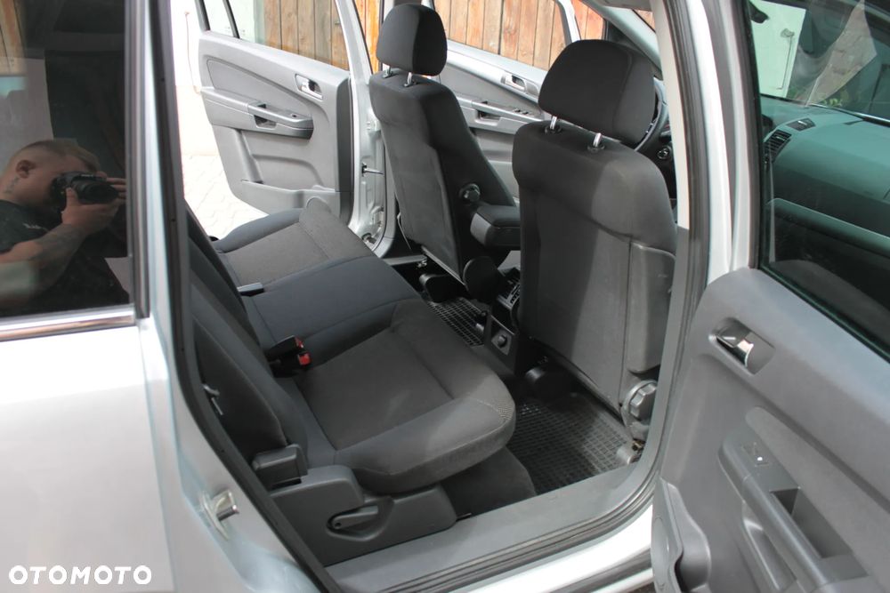 Opel Zafira - 22