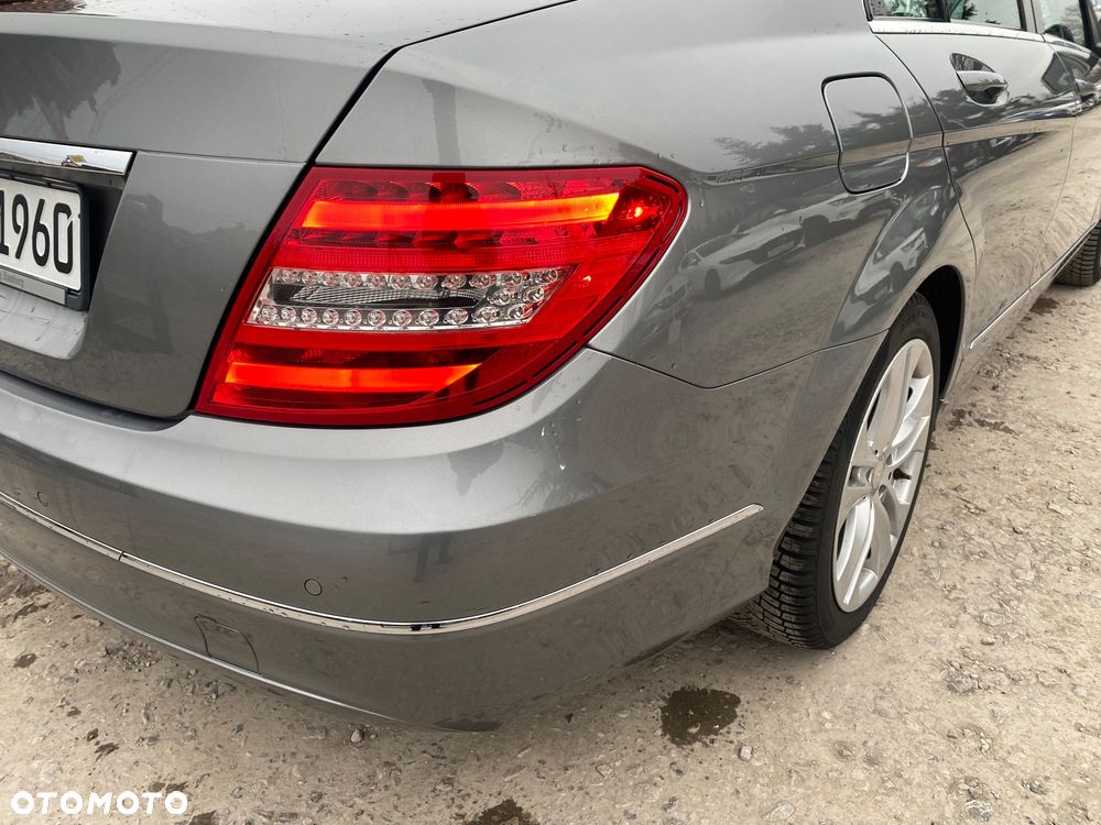 Mercedes-Benz Klasa C 180 CGI Automatik BlueEFFICIENCY Avantgarde - 11