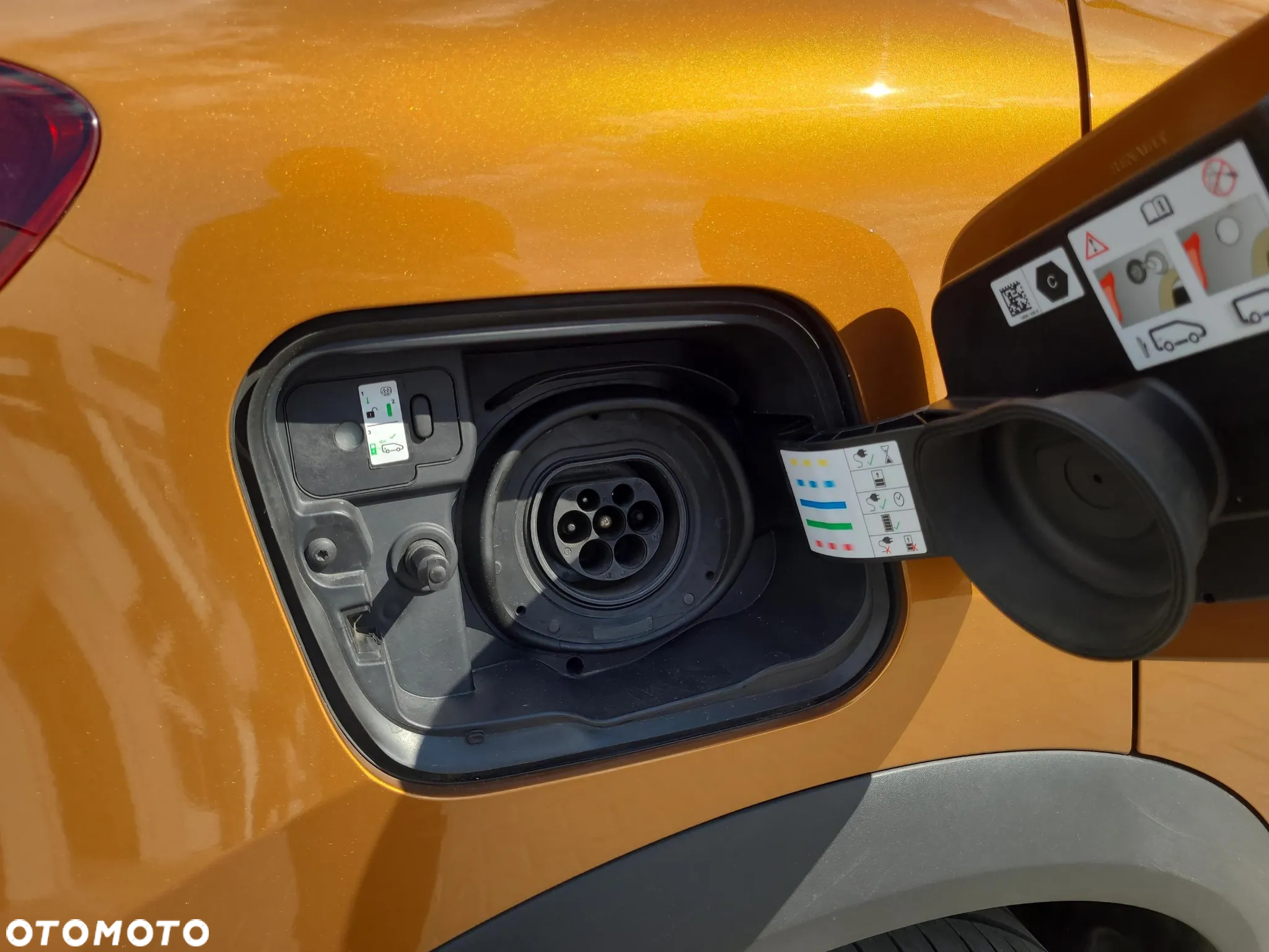 Renault Captur 1.6 E-TECH Plug-In Intens - 19