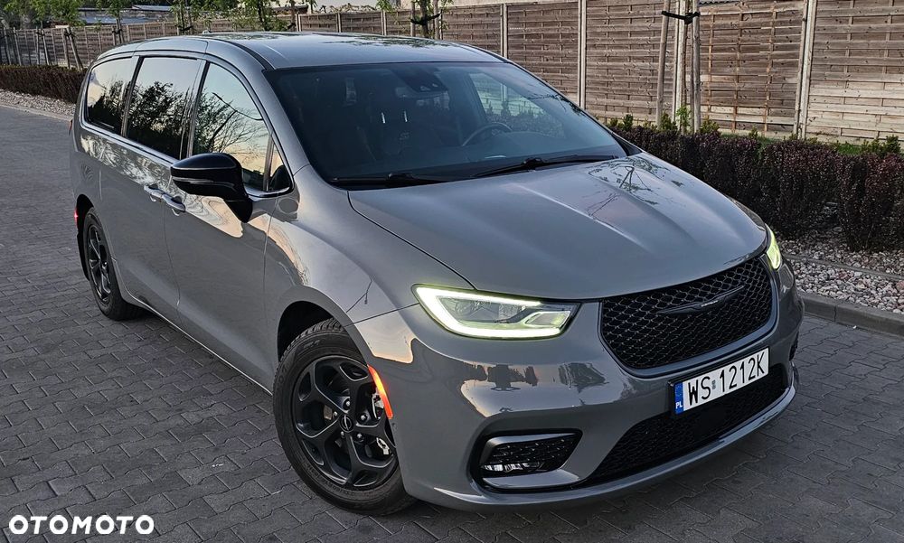 Chrysler Pacifica - 1