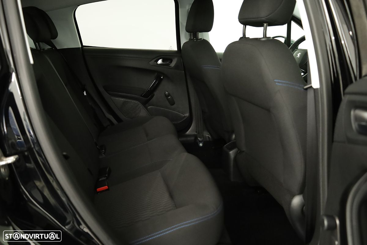 Peugeot 208 1.2 PureTech Signature - 22