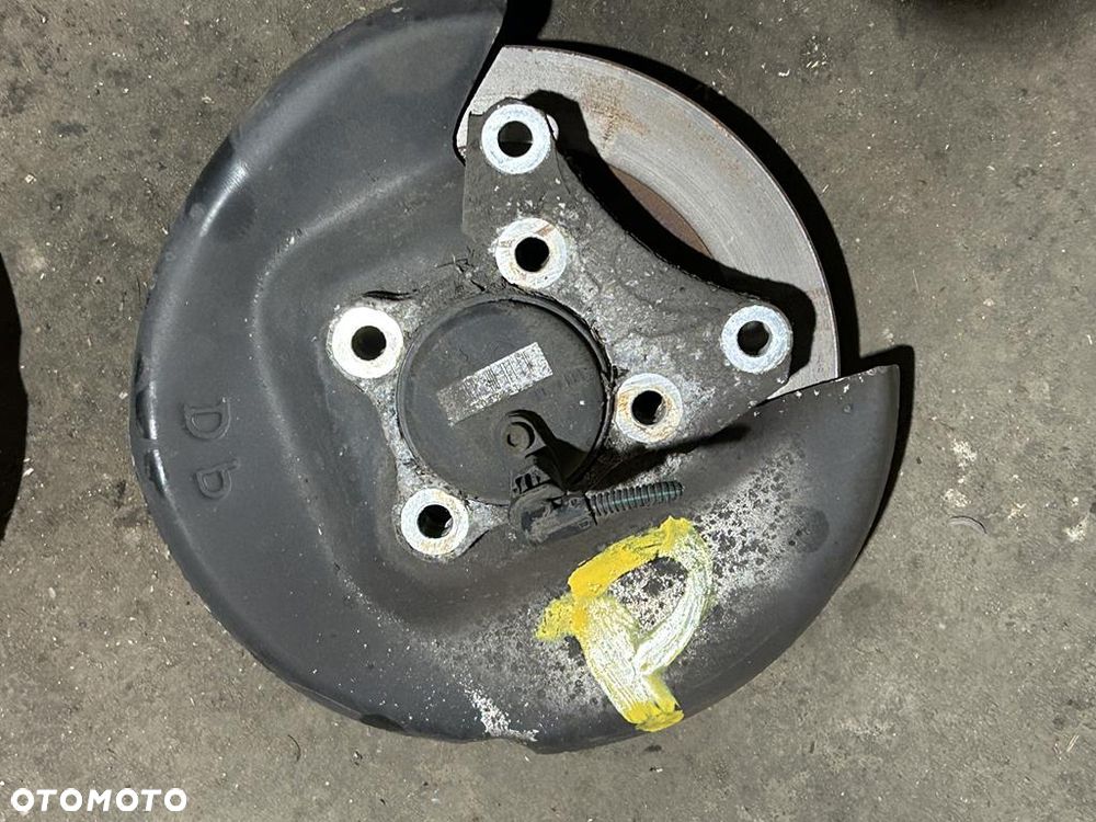 Zwrotnica koła lewy prawa piasta tył Peugeot 308 T9 II 1.6 EHDI - 3