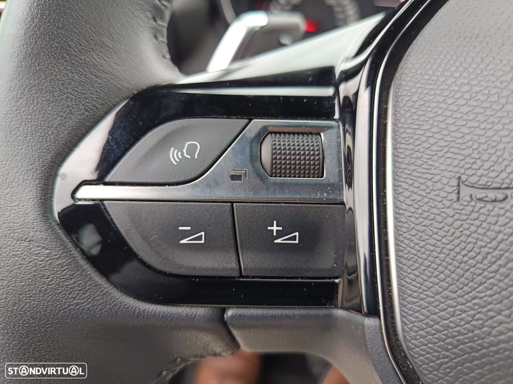 Peugeot 2008 1.5 BlueHDi Allure Pack EAT8 - 13