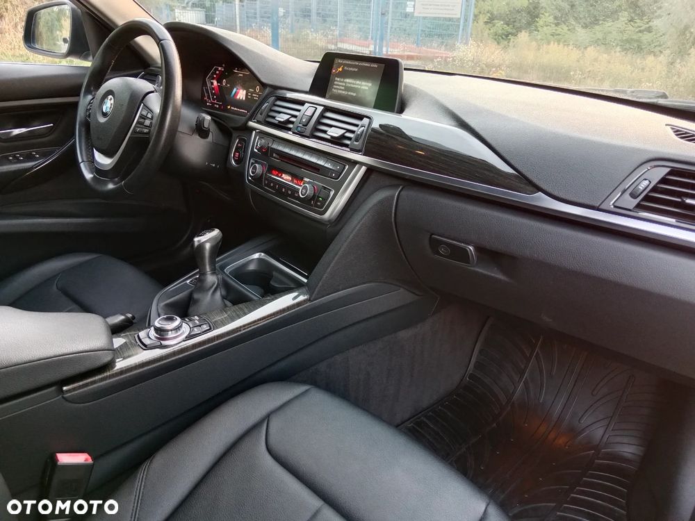 BMW Seria 3 316d Luxury Line - 32