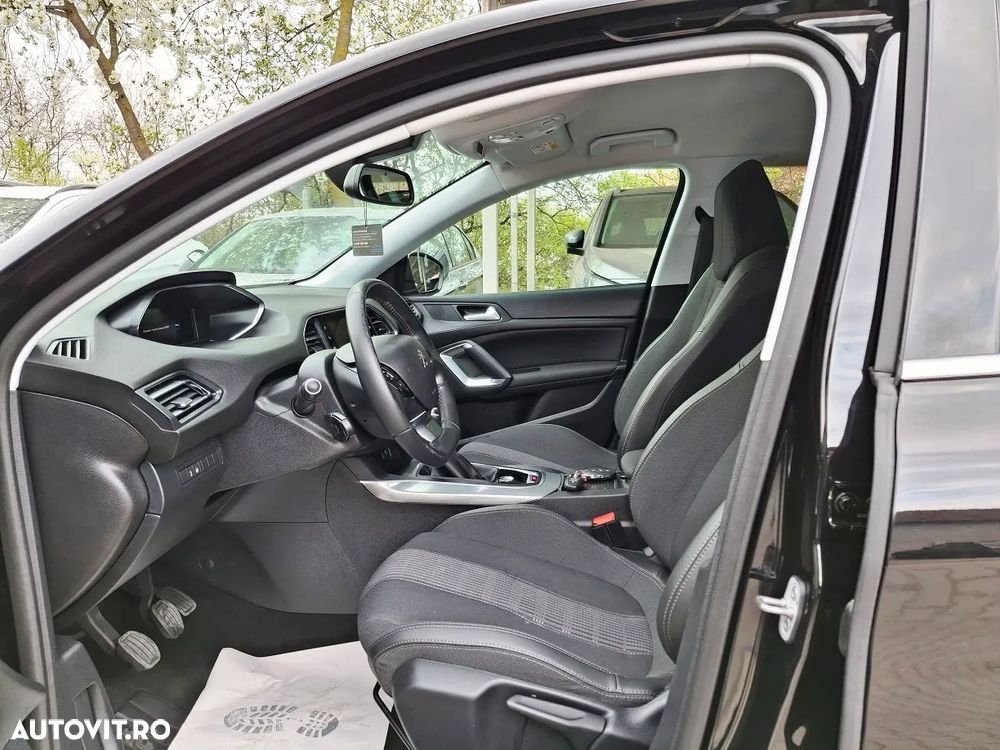 Peugeot 308 1.2 L PureTech Turbo Allure - 8