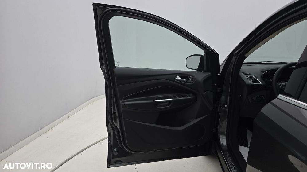 Ford Kuga - 10