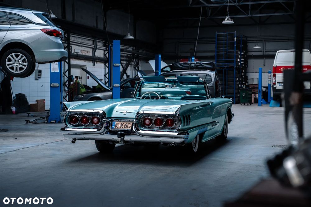 Ford Thunderbird - 12