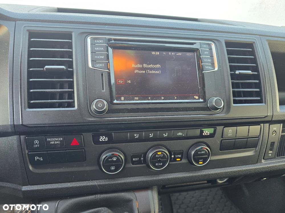 Volkswagen Caravelle - 18