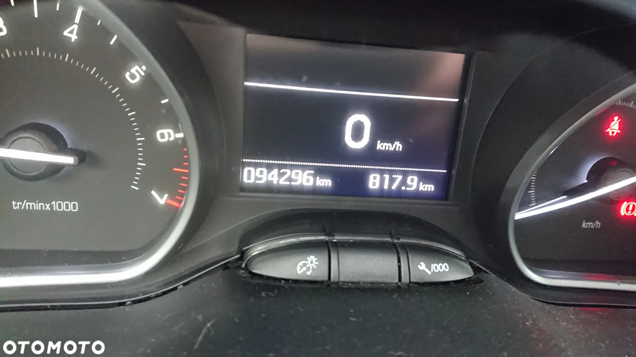 Peugeot 208 - 30
