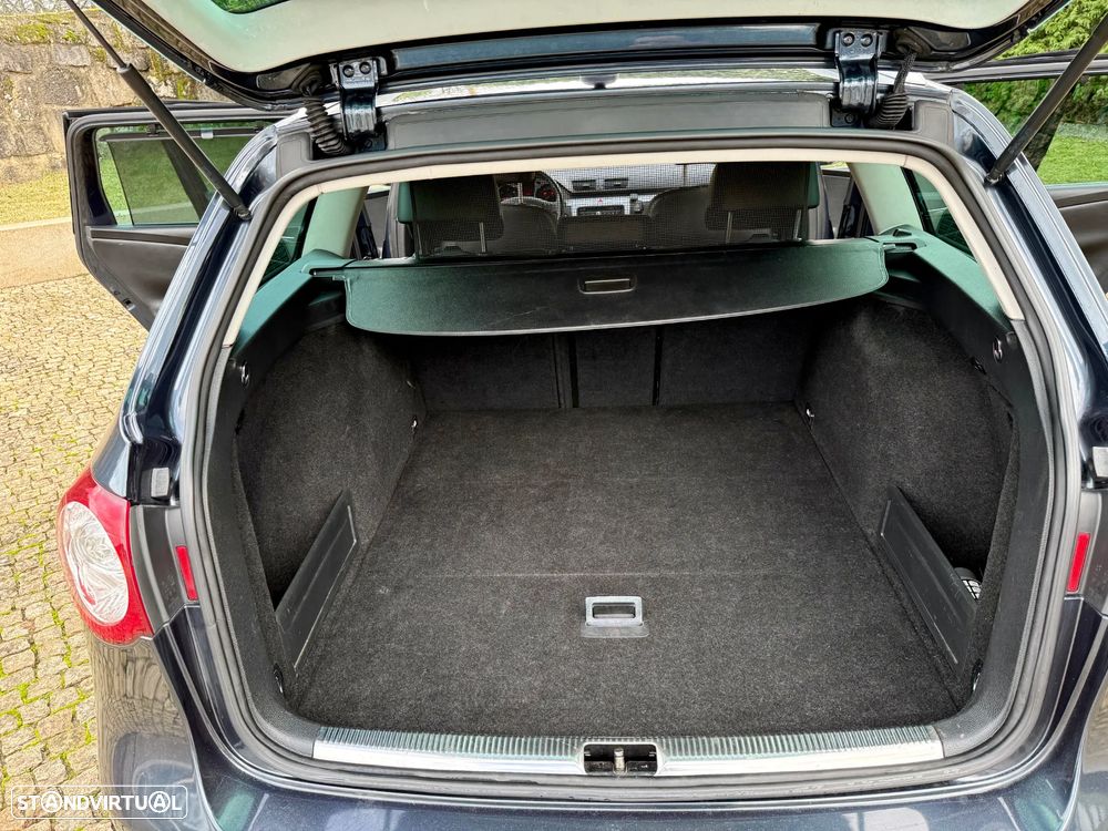 VW Passat Variant 2.0 TDi Highline - 25