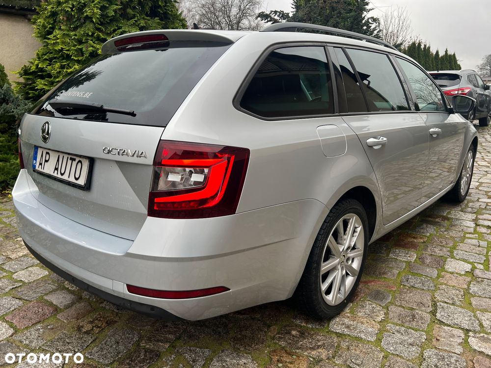 Skoda Octavia 1.6 TDI DSG Ambition - 6