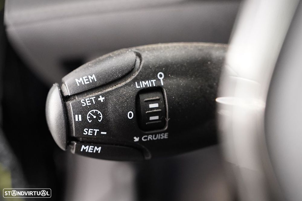 Peugeot e-2008 50 kWh GT - 17