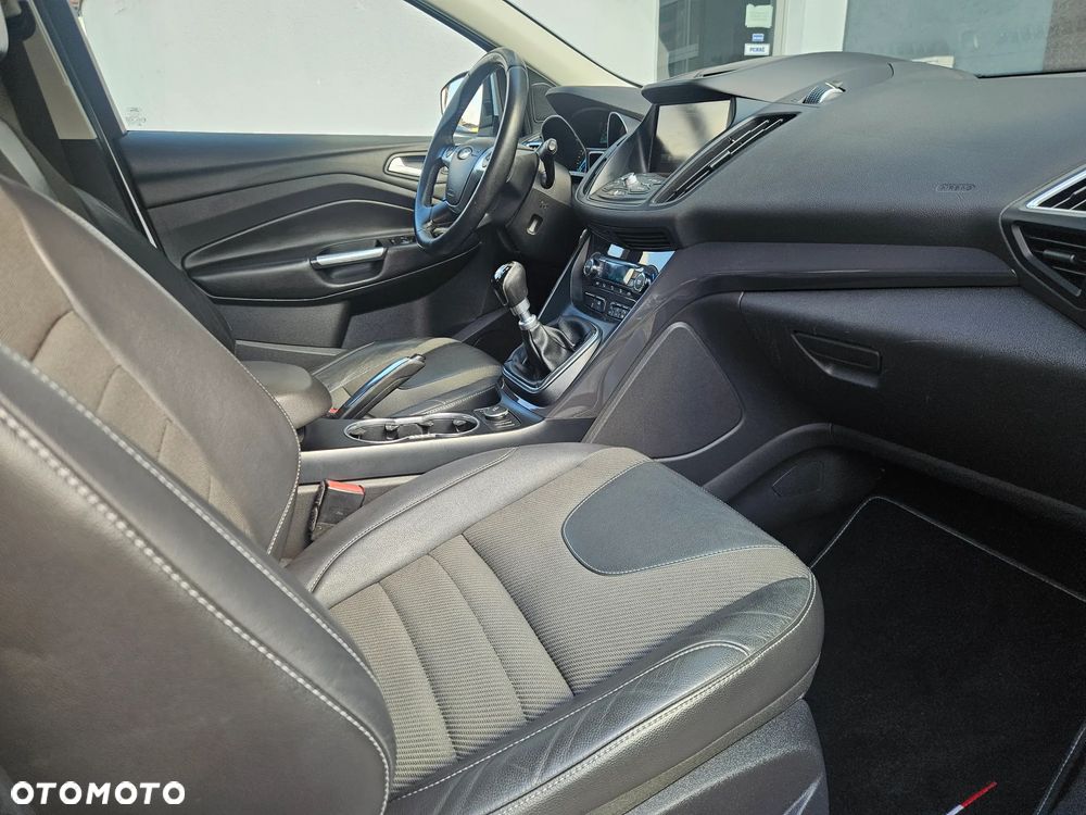 Ford Kuga 1.5 EcoBoost 2x4 Titanium - 18