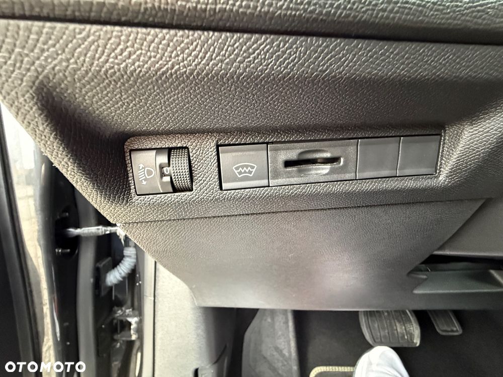 Peugeot 408 PureTech 130 EAT8 Allure - 17