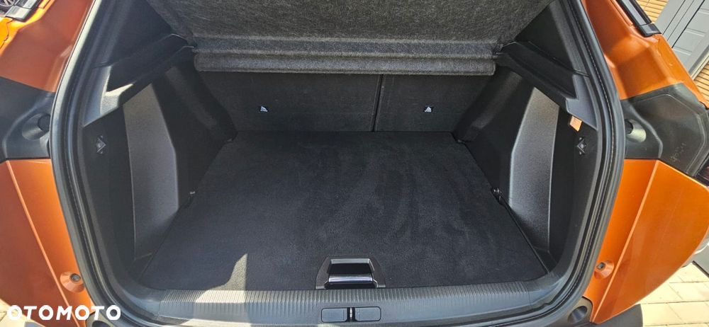Peugeot 2008 1.2 Pure Tech GPF Allure S&S - 16
