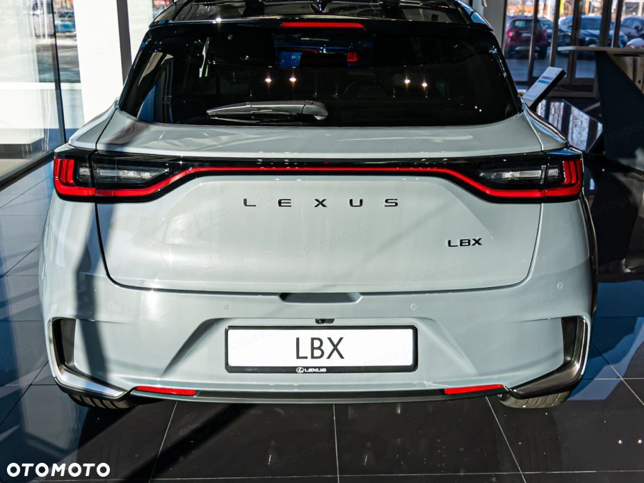 Lexus LBX - 7