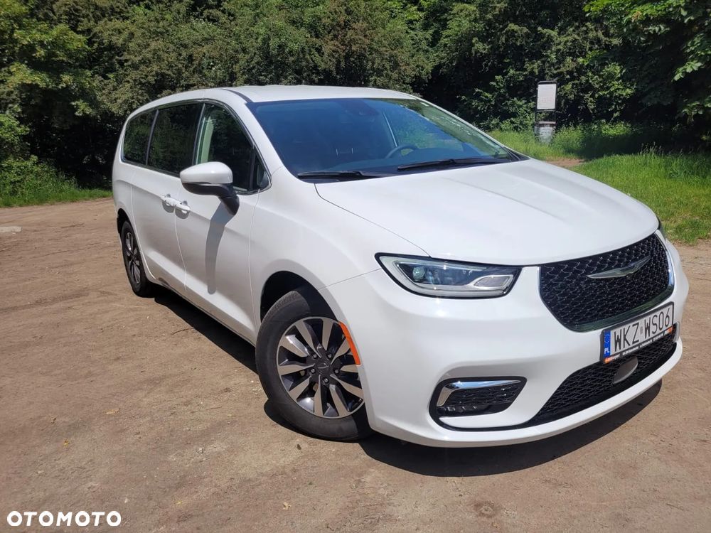 Chrysler Pacifica - 1