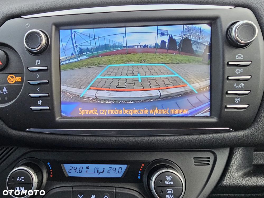 Toyota Yaris Hybrid 100 Premium EU6 - 24