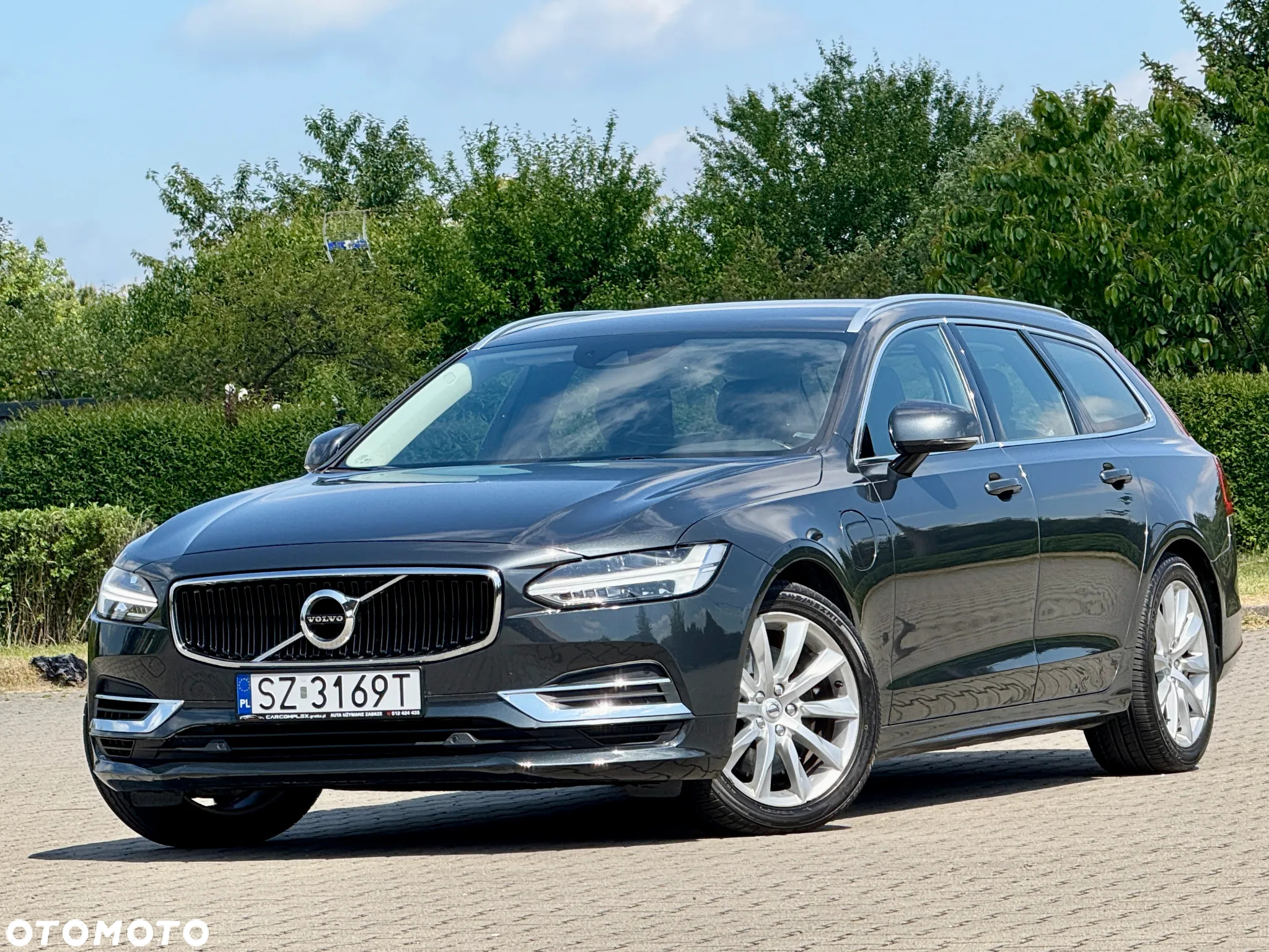 Volvo V90 T8 AWD Plug-In Hybrid Momentum Pro - 2