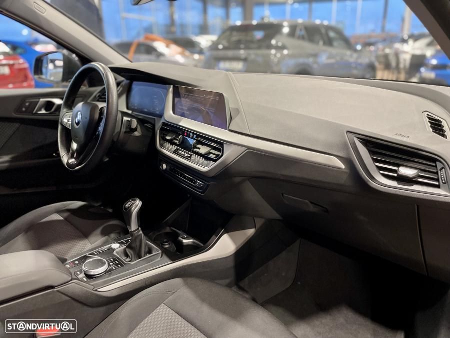 BMW 116 d Pack Essence - 32