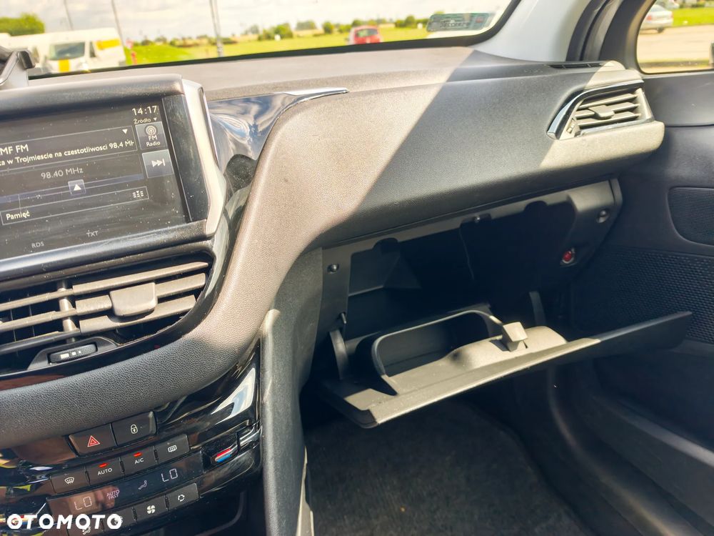 Peugeot 2008 1.2 Pure Tech Style EU6 - 25