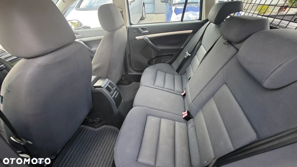Skoda Octavia 1.6 FSI Ambiente - 15