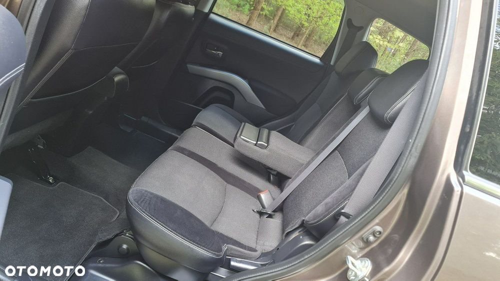 Mitsubishi Outlander - 8