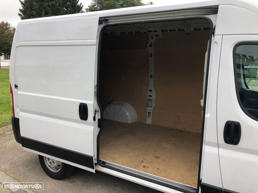 Peugeot Boxer 2.2 BlueHDi L2H2 Premium 140cv IVA / GARANTIA MARCA - 4