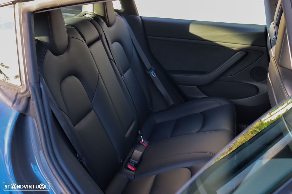 Tesla Model 3 - 4