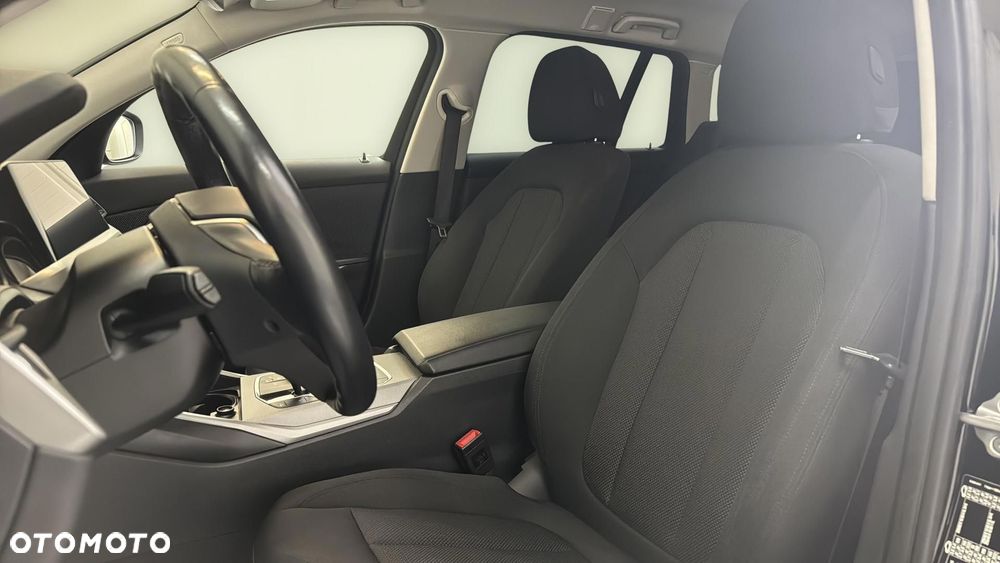 BMW Seria 3 318d MHEV - 12
