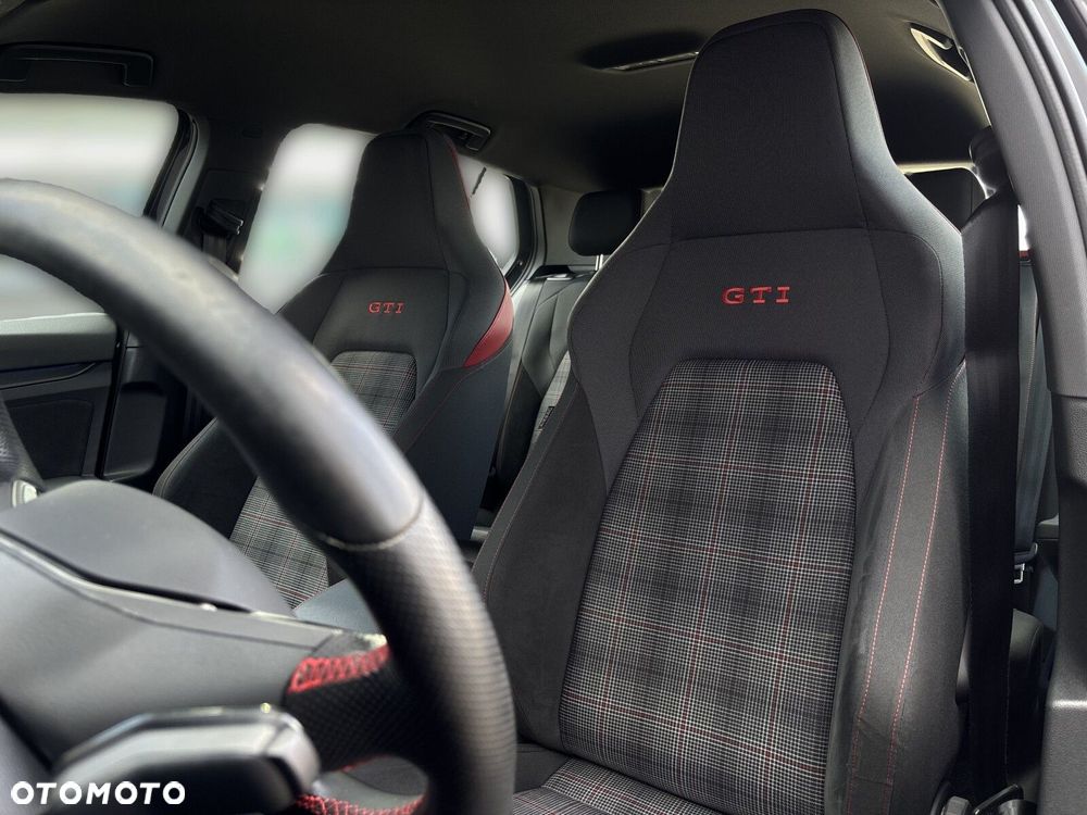Volkswagen Golf - 33