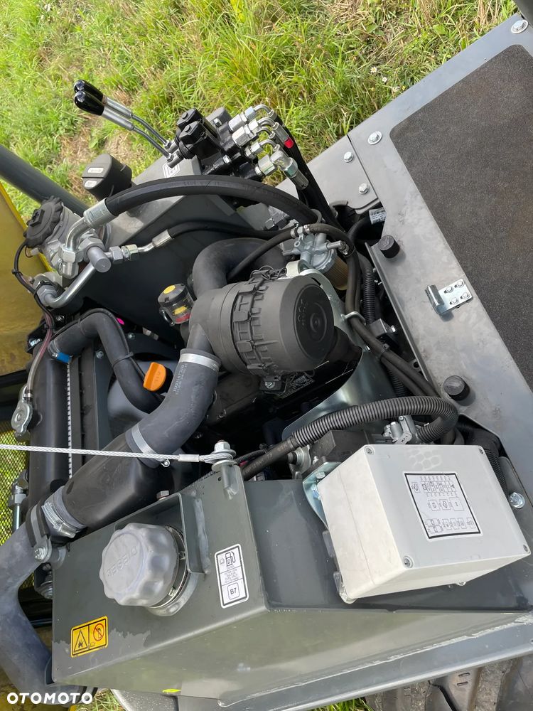 Wacker Neuson D01 1001 Nowe Wozidło Budowlane Rolnicze 4x4. Ładowność 1 tona. Wysokie podnoszenie+KIPER Wysoki! Maszyna sprowadzona z Norwegii. Jest to nowa maszyna przebieg 4.4 mtg.  Kupione w Norweskim salonie z Ekspozycji sklepowej! Stało tylko na pokaz! Silnik Yanmar 3cyl. Potężna moc a maszyna bardzo mała i zwinna. Szybka wolna jazda. Oświetlenie rozbudowane. Wielka Okazja! Jazda Rewers. Hydrostatic! Wielka Okazja - 17