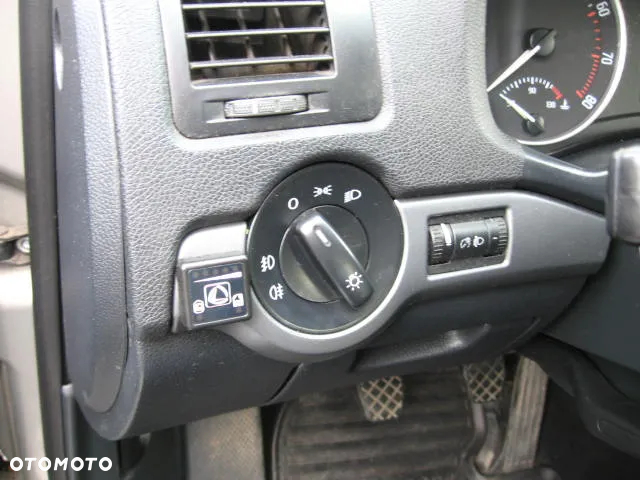 Skoda Octavia 1.6 Ambiente - 24