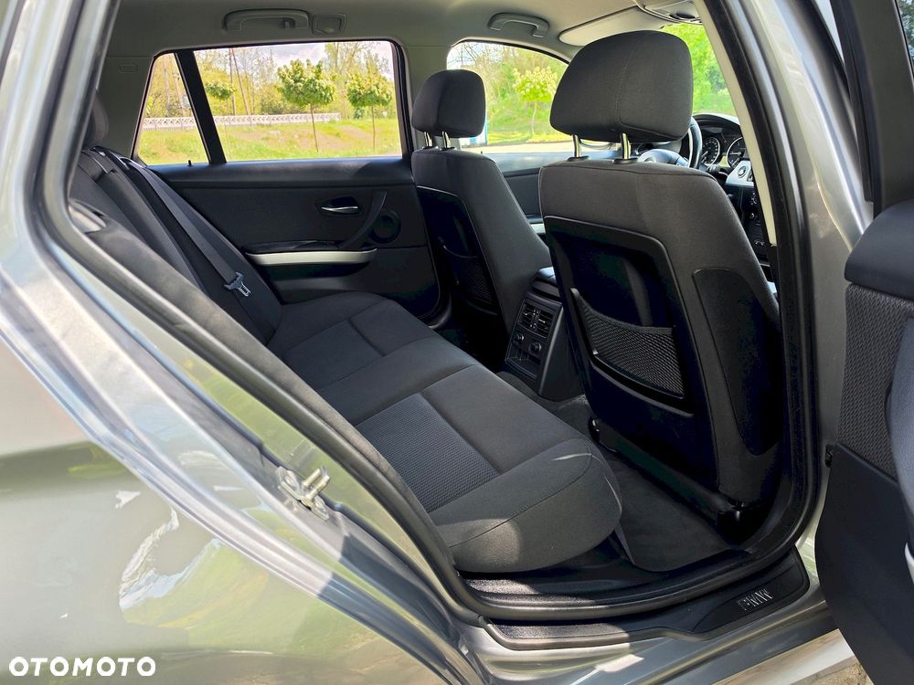 BMW Seria 3 318d - 29