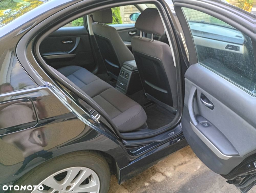 BMW Seria 3 318i - 5