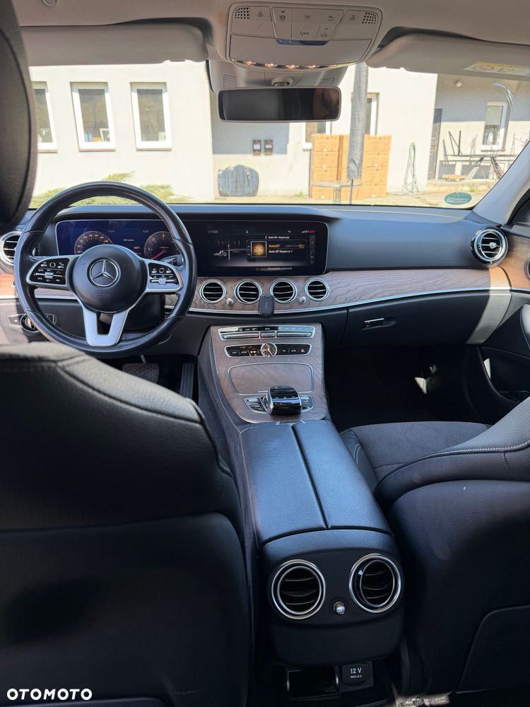 Mercedes-Benz Klasa E 220 d 4-Matic Business Edition 9G-TRONIC - 16