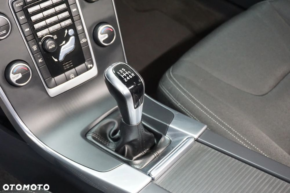 Volvo V60 D2 Kinetic - 32