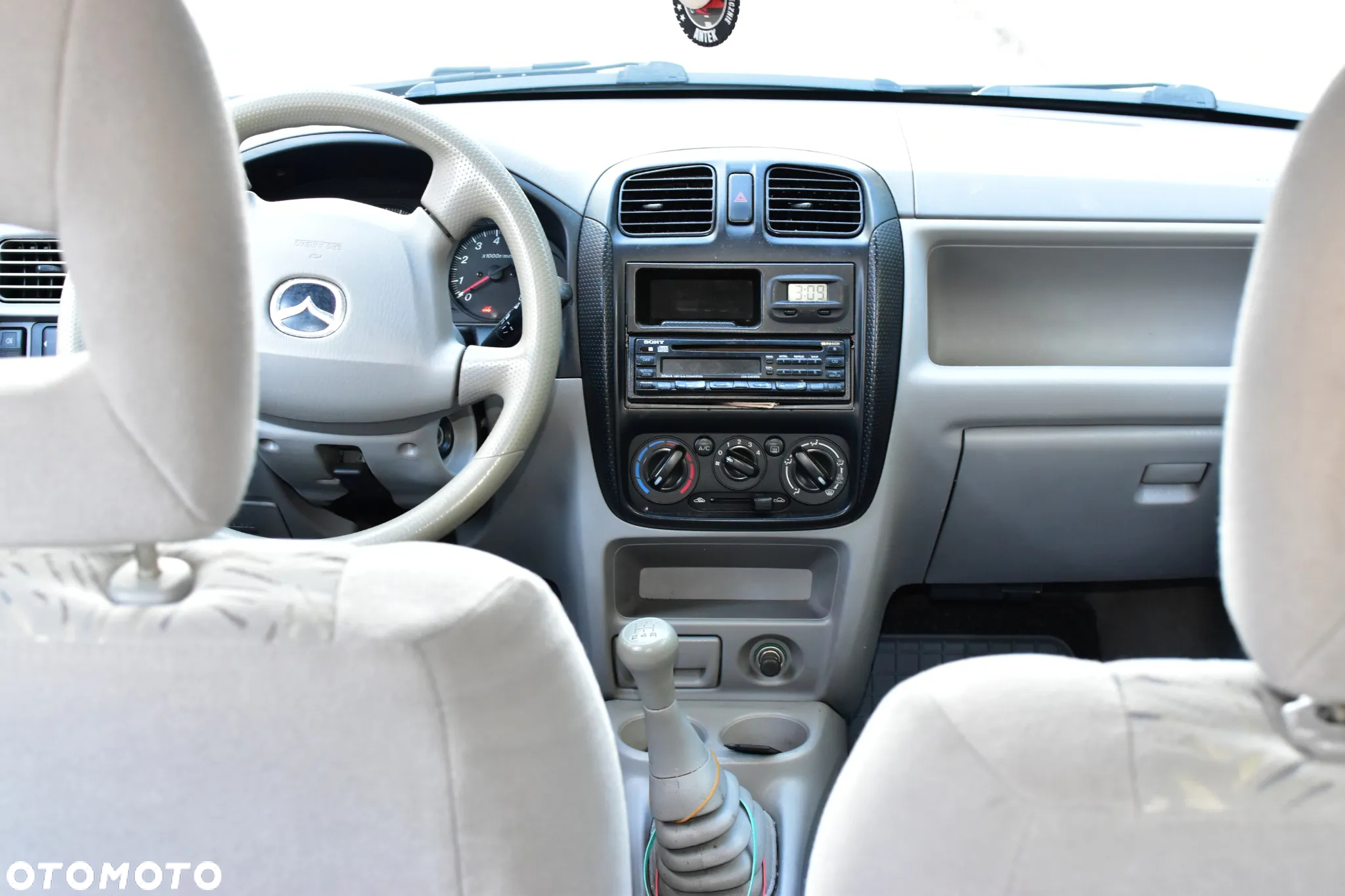 Mazda Demio - 9