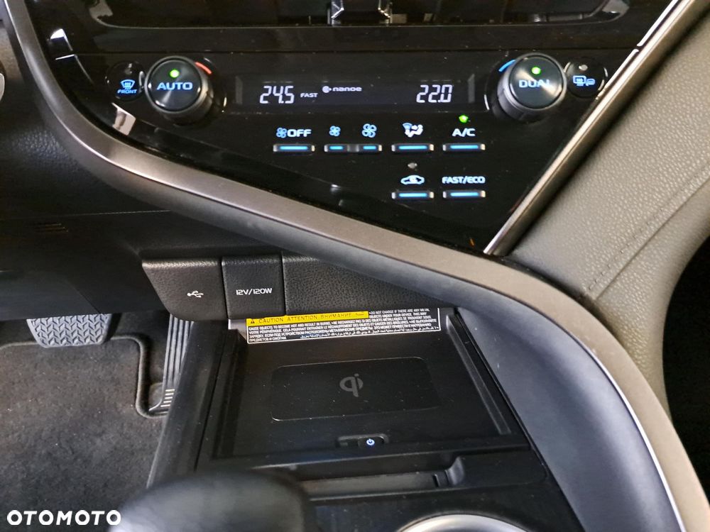 Toyota Camry 2.5 Hybrid Executive CVT - 27