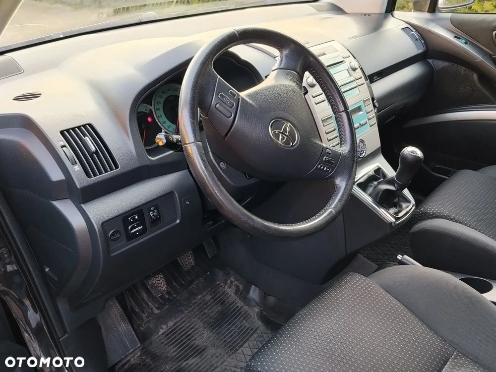 Toyota Corolla Verso - 10